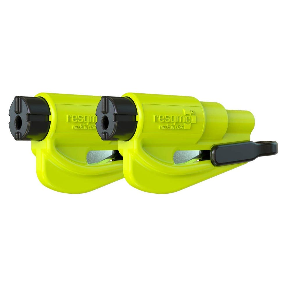 Compressor de ar portátil AstroAI para pneus de carro, com manômetro digital e luz LED.