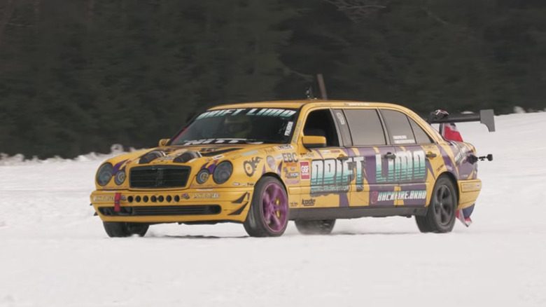 Drift Limo em ambiente de neve