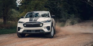 Ford Mustang Mach-E Rally em ambiente externo