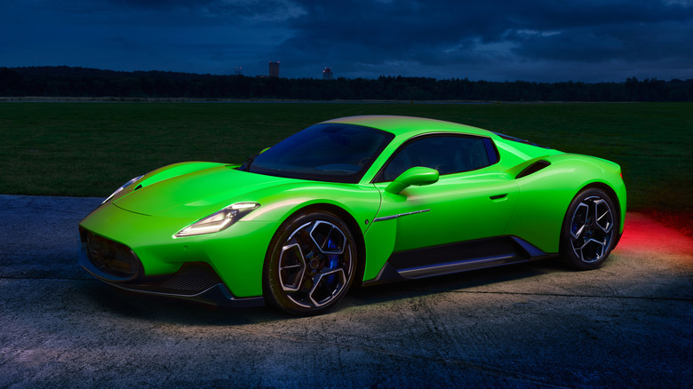 Renderização de um possível novo roadster Chrysler baseado na Maserati GranCabrio