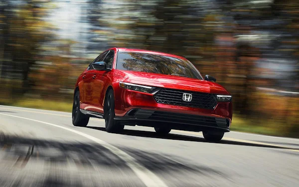 Interior do Honda Accord 2026, painel e tela central