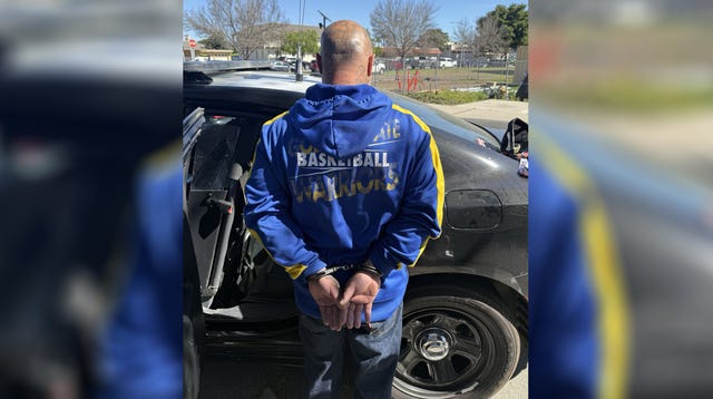 Carro de polícia em patrulha na Califórnia