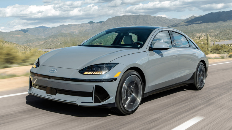 Tela de oferta de aluguel do Hyundai Ioniq 6 por US$ 189/mês.