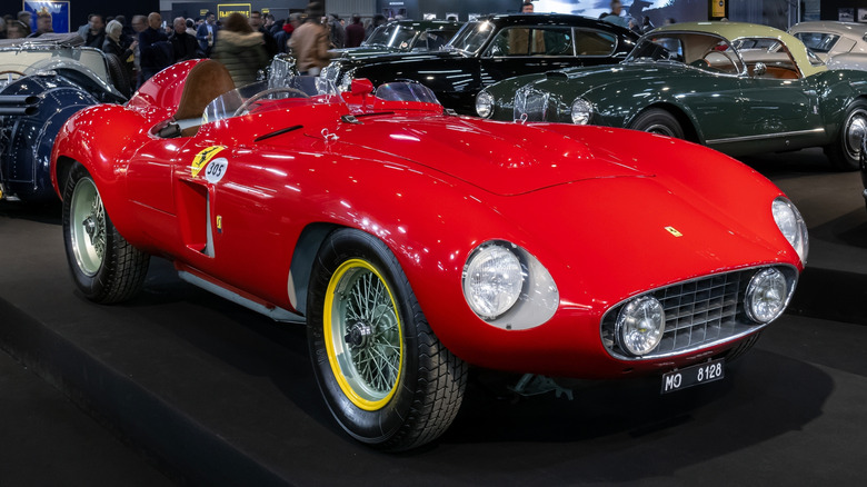 Ferrari 857 Sport em exposição