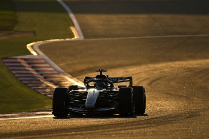 George Russell pilotando um carro da Mercedes na Fórmula 1
