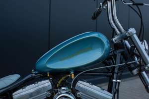 Tanque de combustível da Harley-Davidson 'Caddy' com pintura azul Cadillac