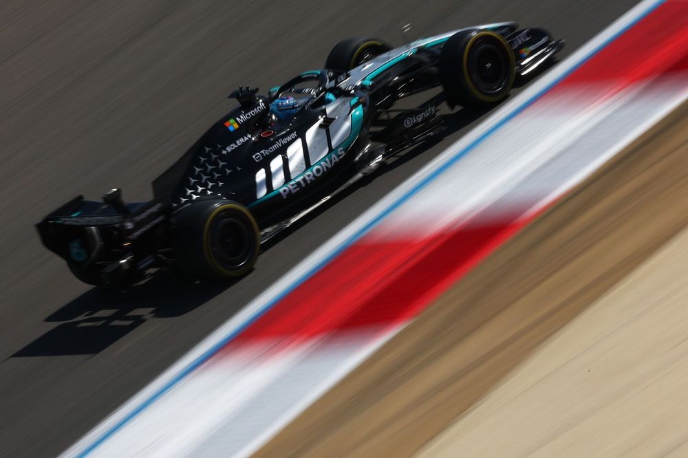 George Russell, piloto da Mercedes-AMG F1, em ação com o carro