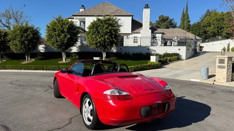 Visão traseira do Porsche Boxster 1997