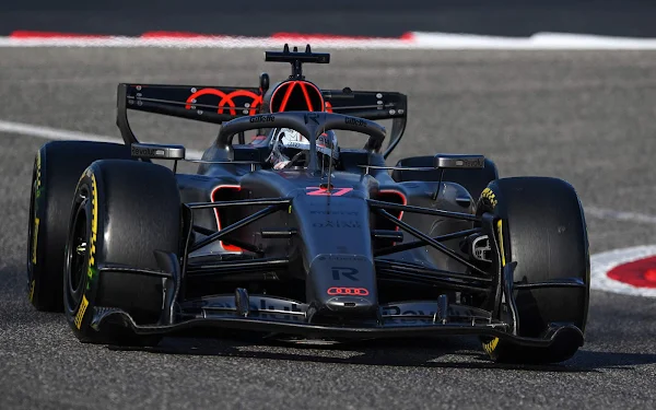 Detalhe do Audi R26 Fórmula 1 em pista