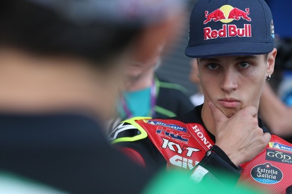 Piloto Diogo Moreira em moto LCR Honda, em ação na pista