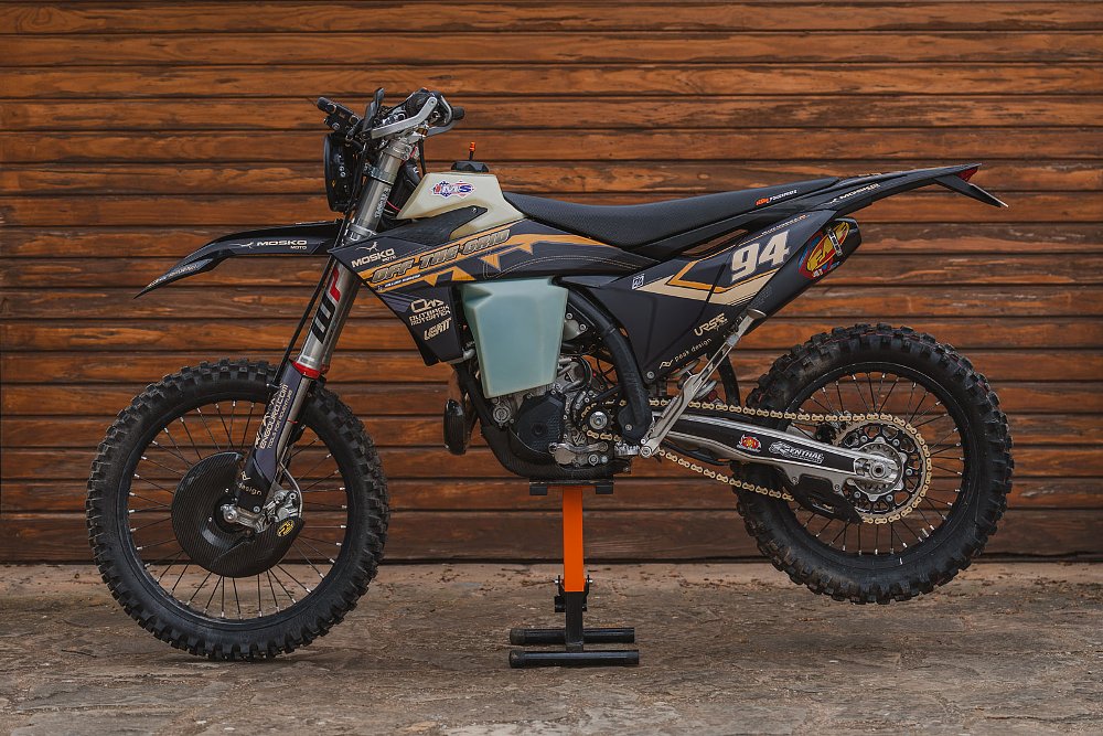 Detalhe do guidão Renthal e tablet de navegação da KTM 500 EXC-F de Killian Moreno