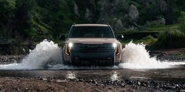 Kia Telluride X-Pro em ângulo frontal, destacando a altura do solo