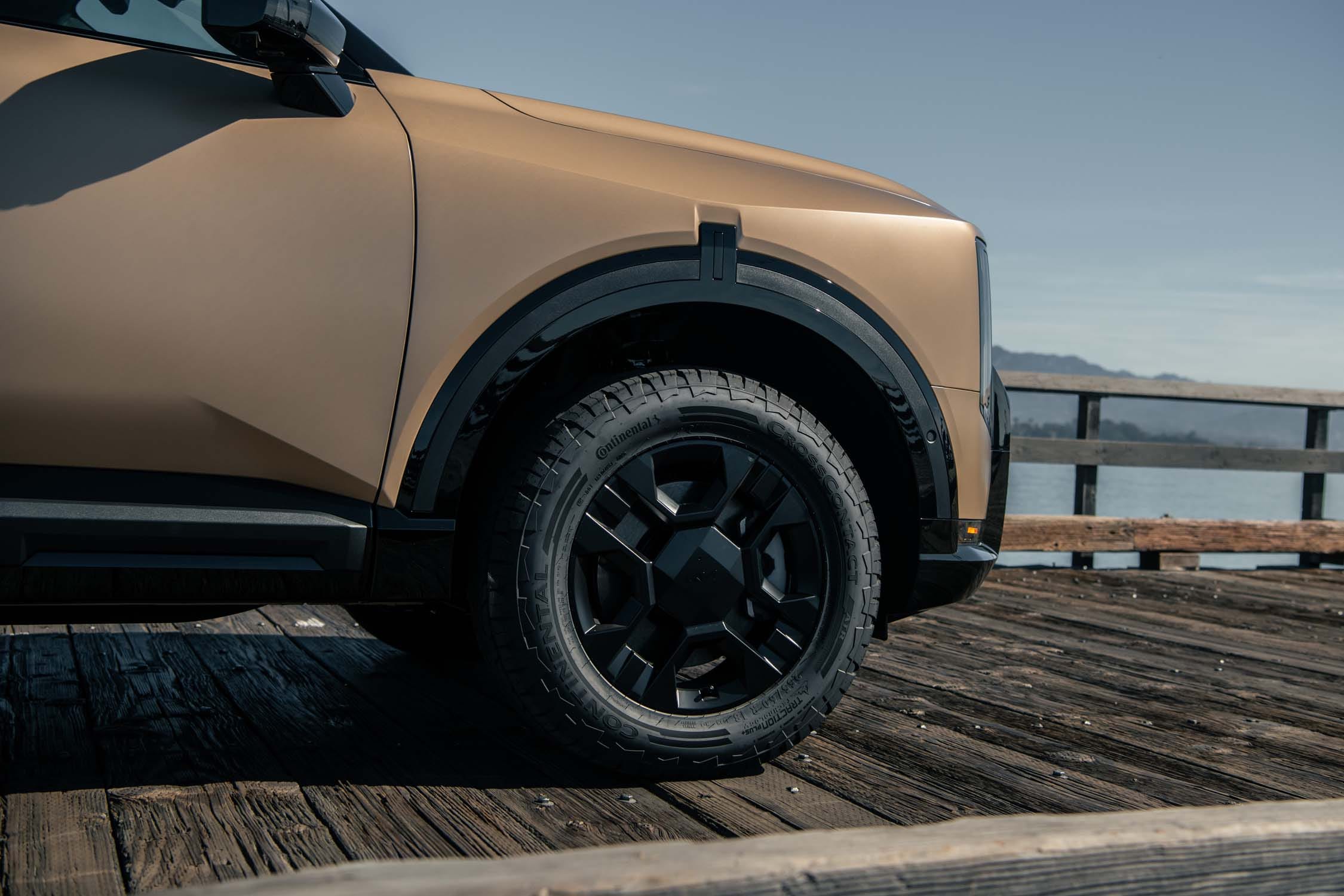 Interior do Kia Telluride X-Pro, detalhe do painel com acabamento