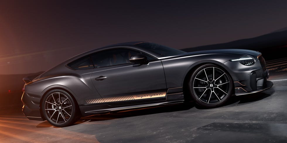 Lateral de um Bentley Continental Supersports, exibindo design esportivo e rodas grandes