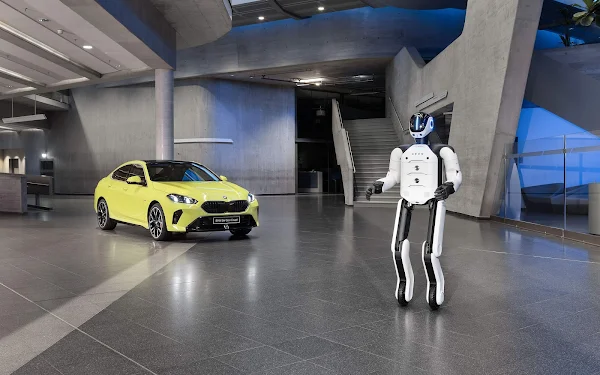 Robô humanoide em operação dentro de uma instalação de produção da BMW