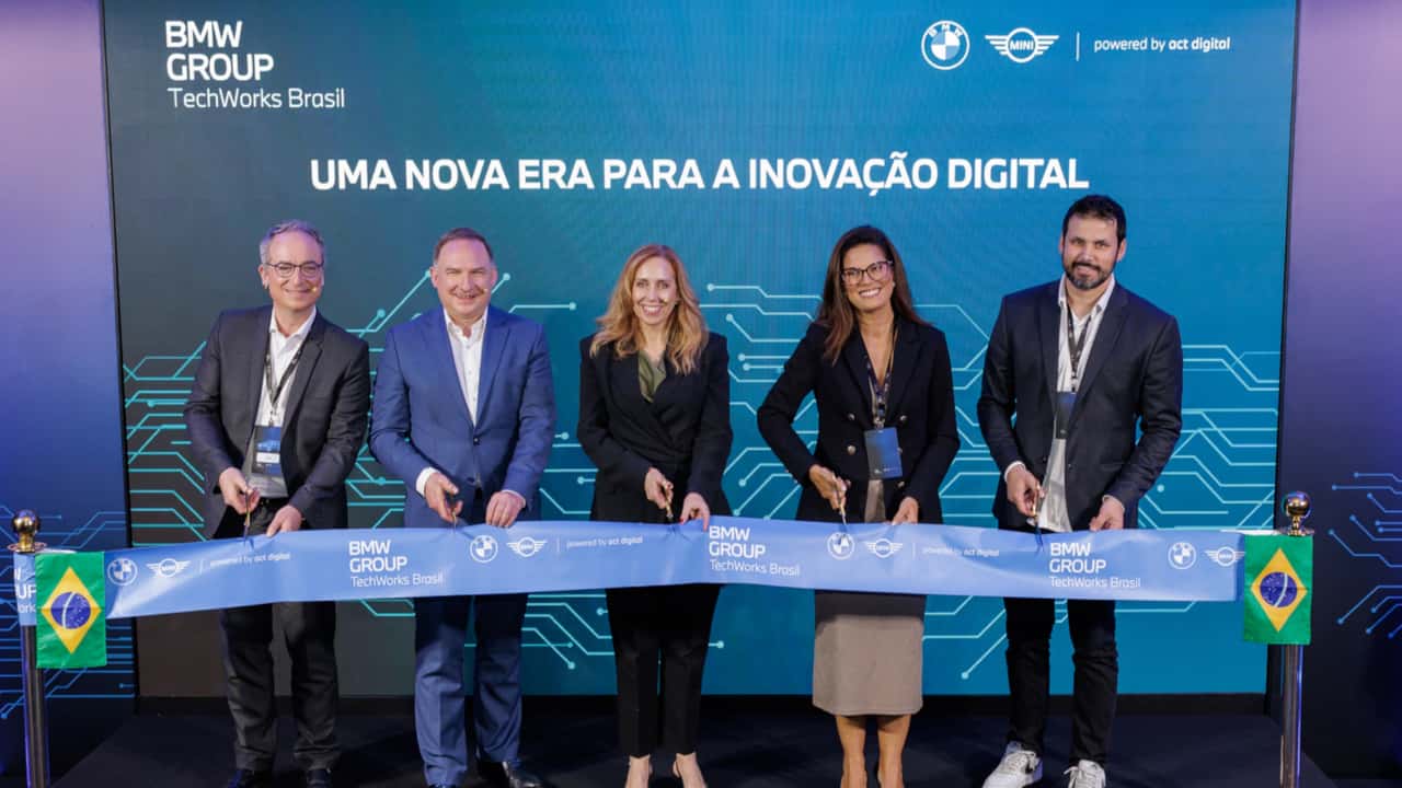 Executivos da BMW e ACT Digital na inauguração do TechWorks Brazil