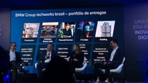 Funcionários do TechWorks Brazil em ambiente de trabalho