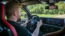 Traseira do BMW M3 CS Touring 2025 em alta velocidade