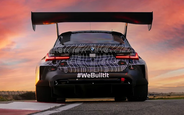 BMW M3 Touring 24H em alta velocidade na pista