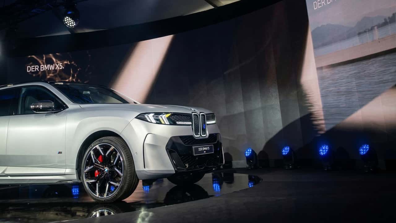 Renderização do novo BMW X5 2027 mostrando seu design retrofuturista