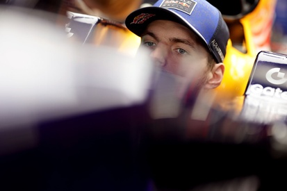 Max Verstappen, piloto da Red Bull Racing, em ação durante uma corrida de Fórmula 1.