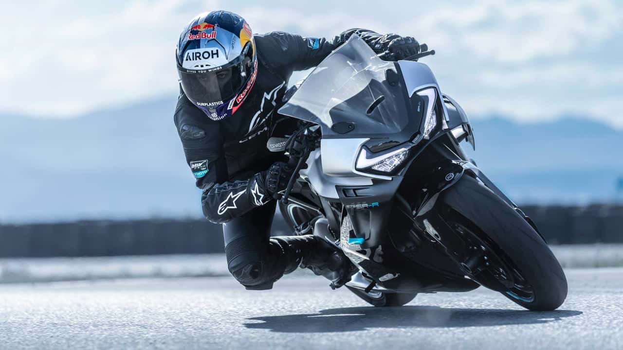 CFMoto 675SR-R em pista