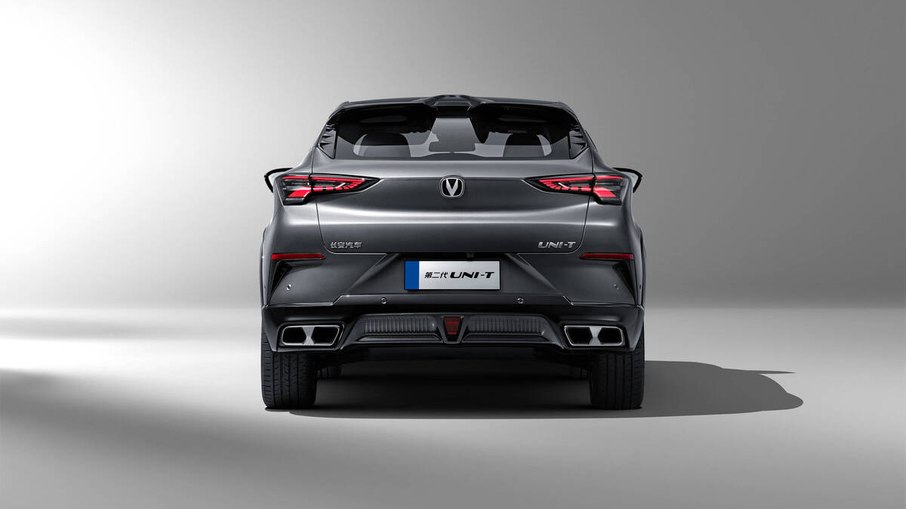 Traseira do Changan Uni-T mostrando o design coupé e lanternas afiladas