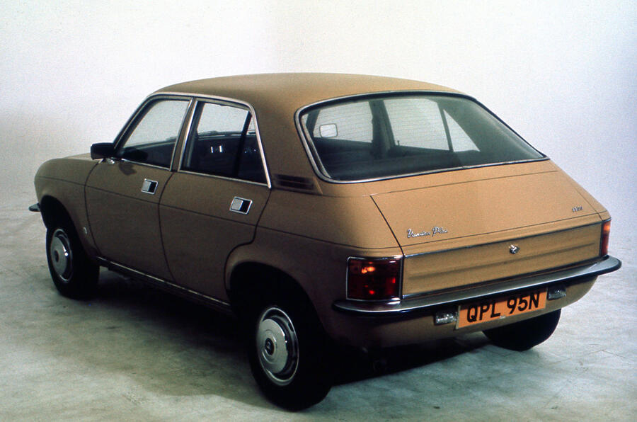 Traseira e lateral do Austin Allegro branco