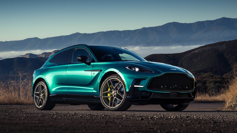 Aston Martin DBX S com rodas de magnésio