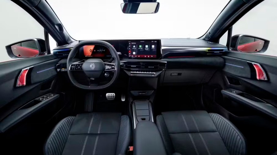 Traseira do Renault Clio europeu, mostrando as novas lanternas e o design