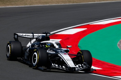 Sergio Perez em carro de corrida da Cadillac Racing