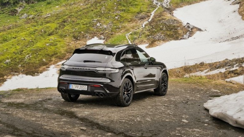 Lista de veículos recomendados pela Consumer Reports, com Porsche em destaque