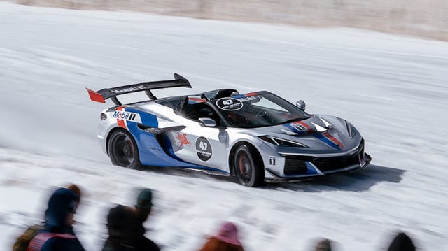 Corvette ZR1 em ambiente nevado