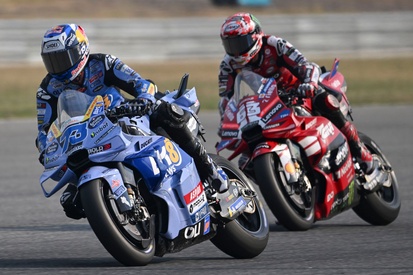 Alex Márquez da Gresini Racing em sua moto Ducati no circuito