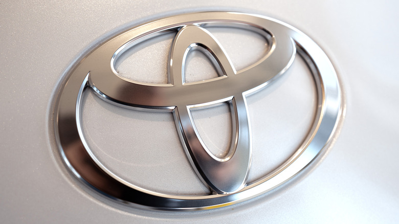 Toyota Prius Híbrido em estrada