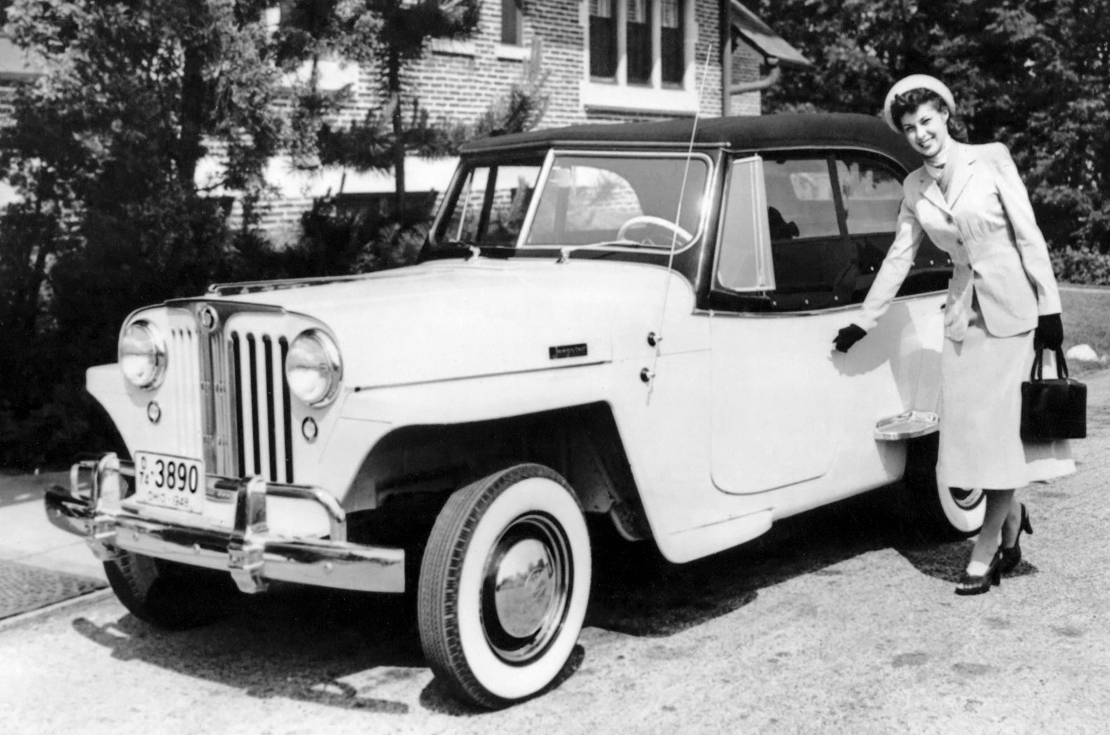 História — Willys Jeepster 1948 em estrada
