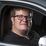 Matt Saunders, editor de testes de estrada da Autocar, em ambiente profissional