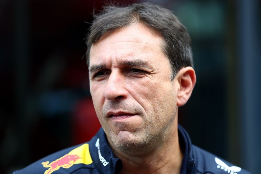 Pierre Waché, diretor técnico da Red Bull Racing, em pit lane da Fórmula 1
