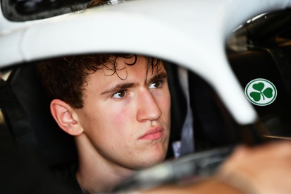 Alexander Dunne pilotando um carro da Rodin Motorsport