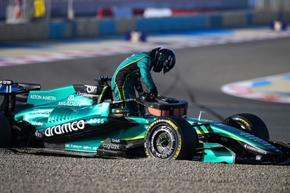 Lance Stroll em ação com um carro da Aston Martin