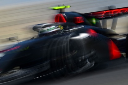 Gabriel Bortoleto com um carro da Audi F1 Team