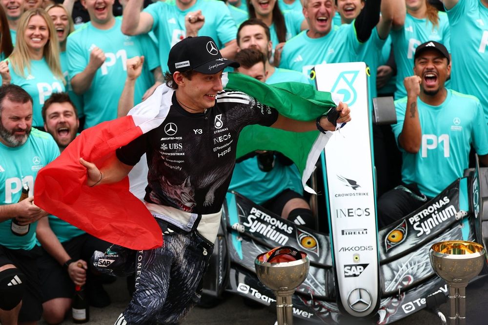 Andrea Kimi Antonelli da Mercedes-AMG em ação na pista