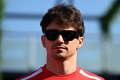 Charles Leclerc na Ferrari em ação na pista