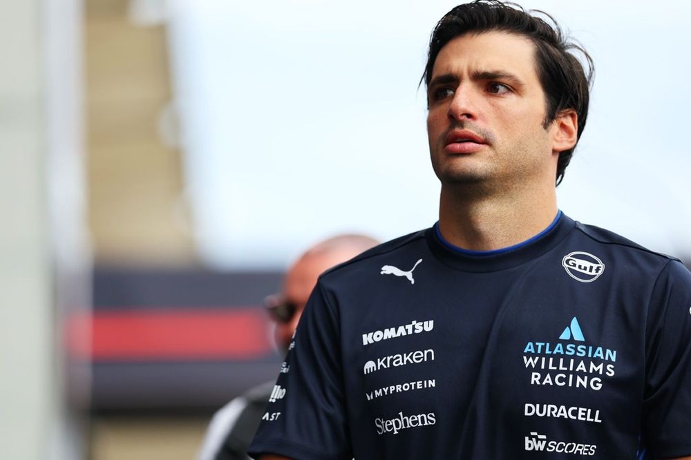 Carlos Sainz em ação durante testes de pré-temporada