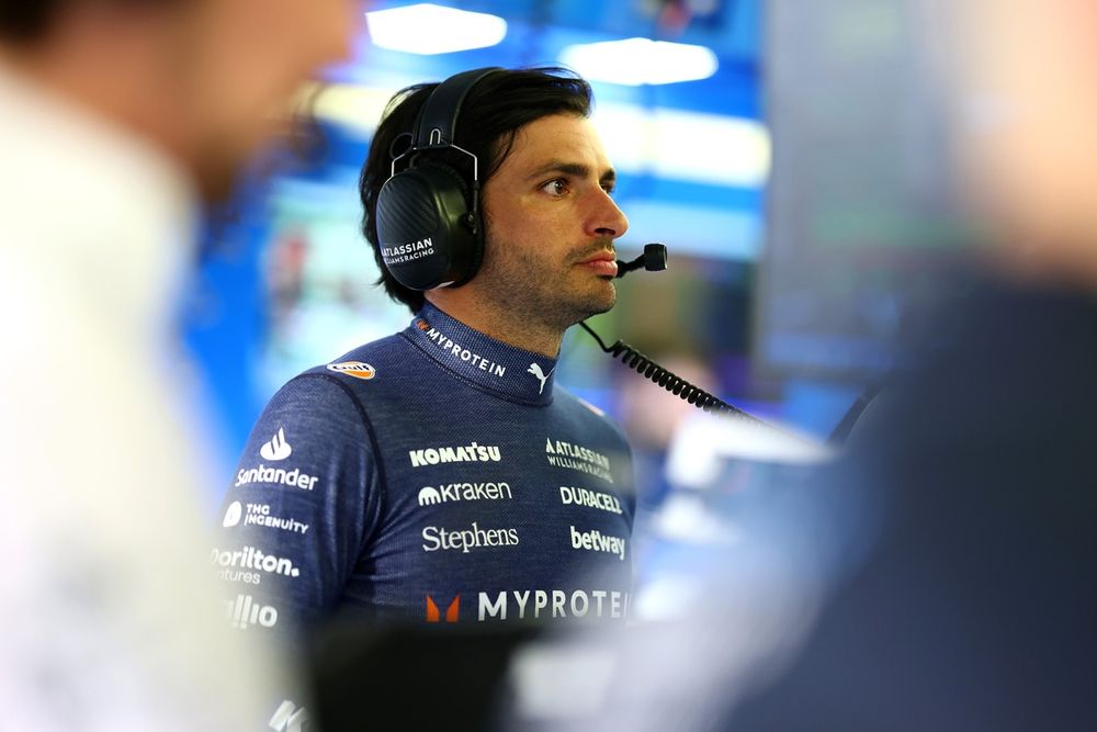 Carlos Sainz no cockpit de seu carro da Williams