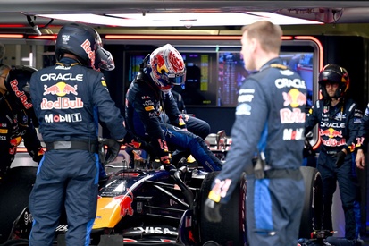 Max Verstappen em seu carro Red Bull Racing durante a corrida