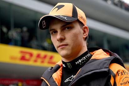 Oscar Piastri em seu carro da McLaren