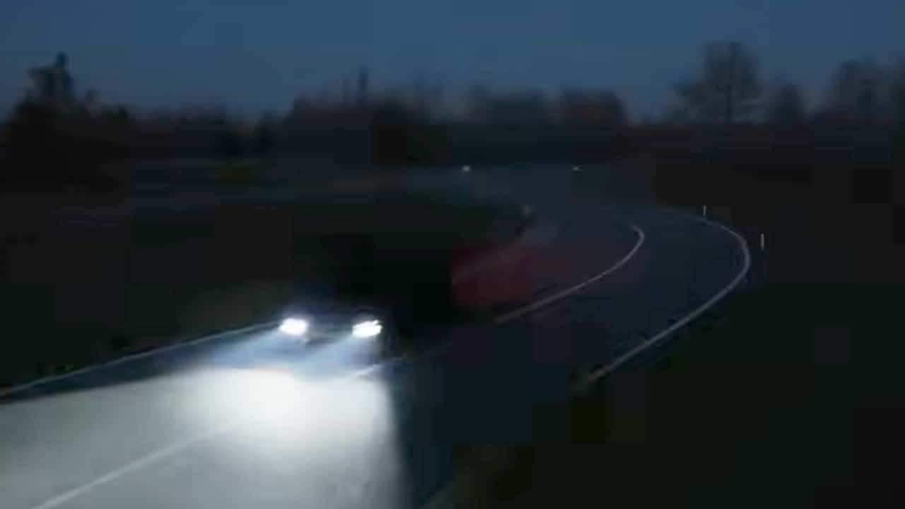 Teaser frontal da Ferrari Luce com destaque para os faróis