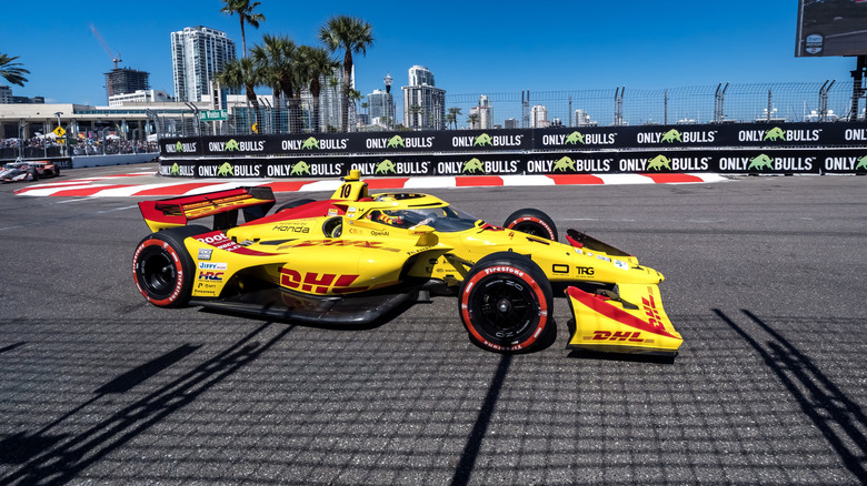 Pneu Firestone Firehawk IndyCar com inscrição 'Green'