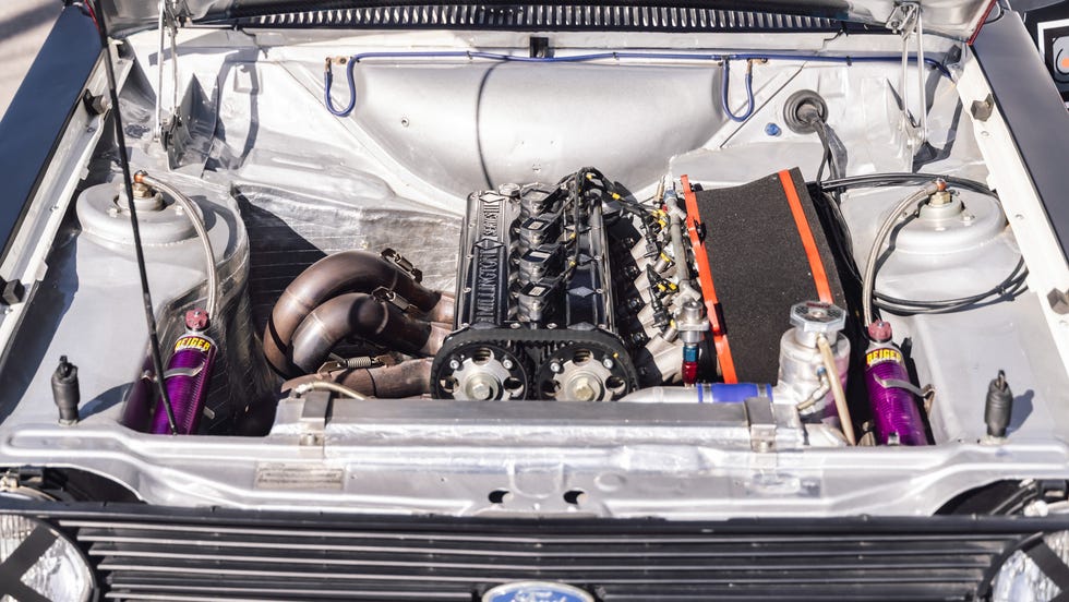 Ford Escort 1978 de Ken Block em detalhe, mostrando o widebody Rocket Bunny